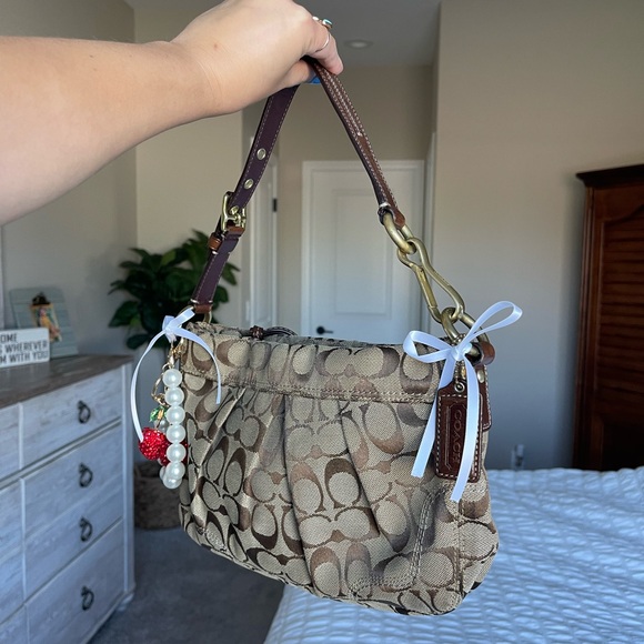 COACH Y2K Signature Brown Hamptons Shoulder Bag - Picture 3 of 17